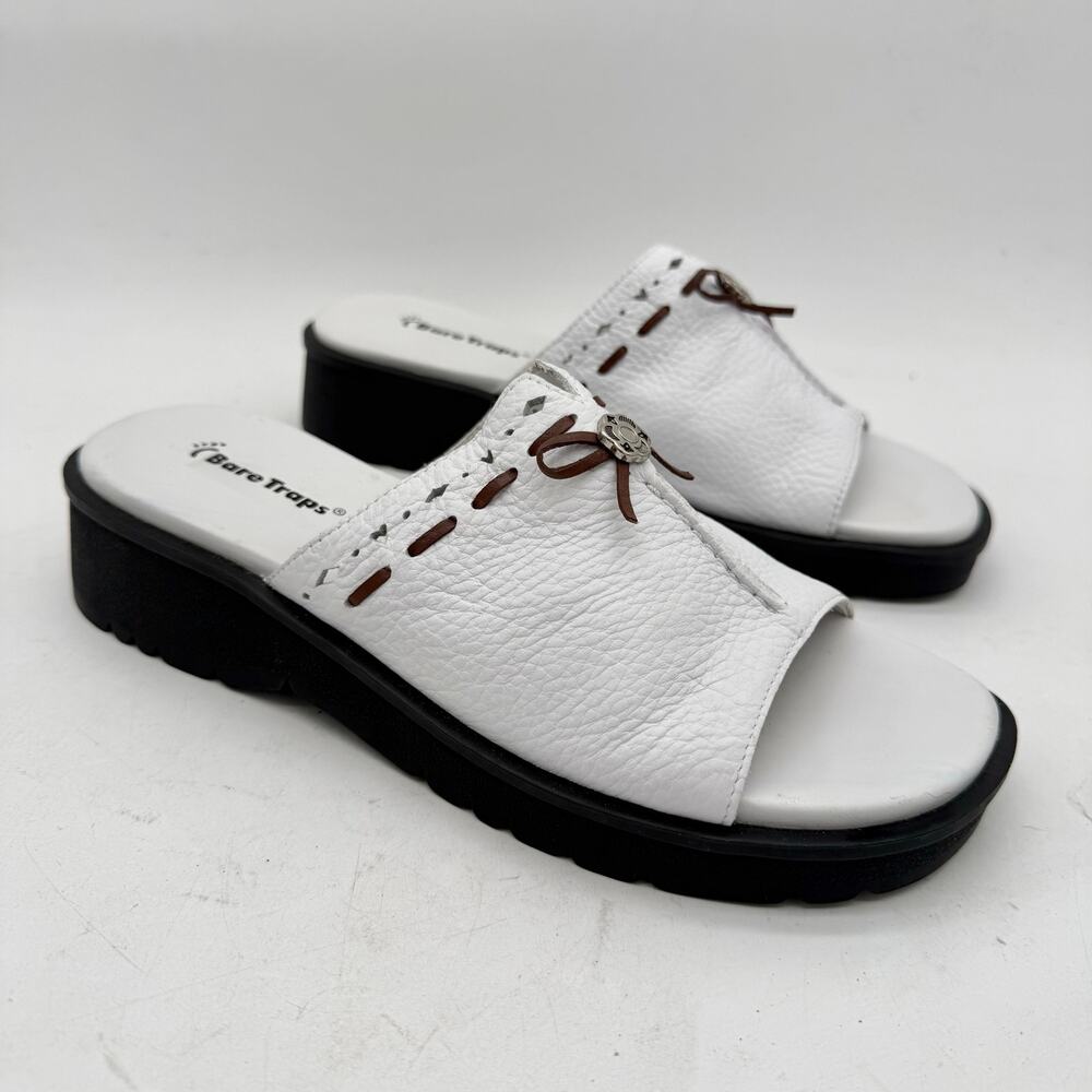 BareTraps Slip On White Pebbled Delilah Leather Sandals Women's 9